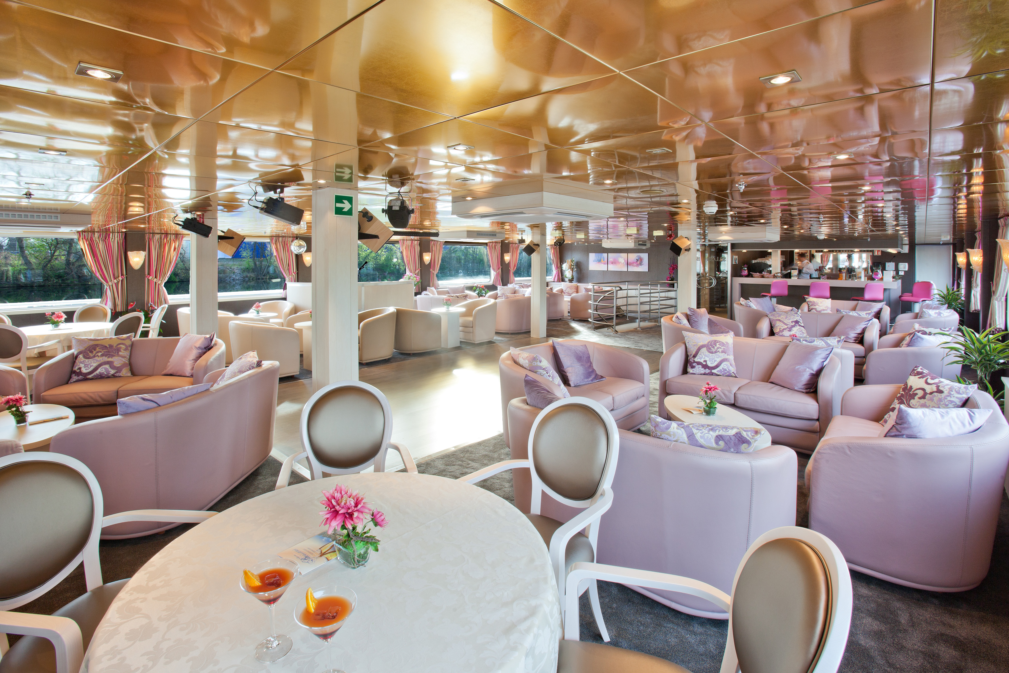 CroisiEurope MS Gerard Schmitter Lounge Bar 3.jpg